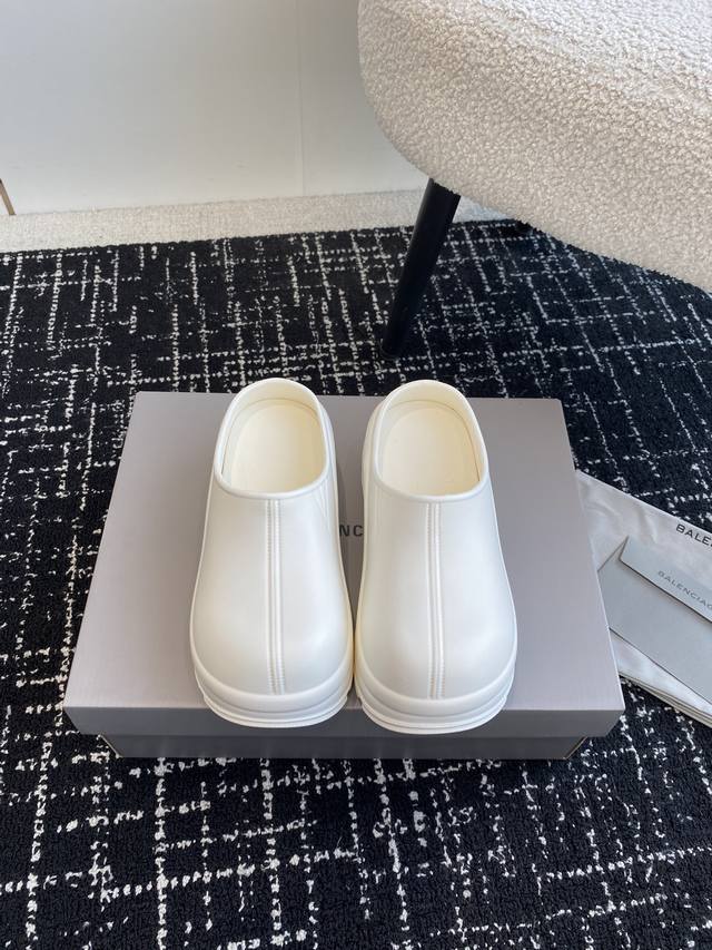 代购级 Balenciaga 24Ss 秋冬季 新款 顶级版本原版开发 极致轻量化！众多国内外一线潮流明星上脚加持！ 时髦又兼具舒适感，上脚还很显白！夏天超级好